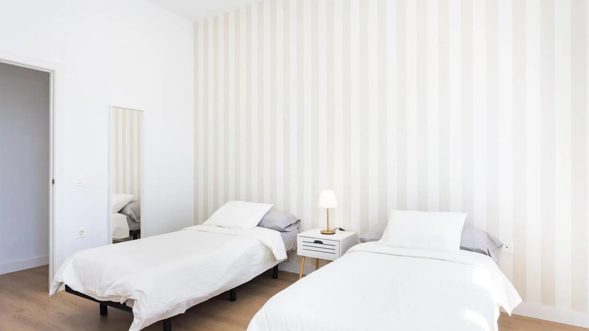Home2Book Spacious Family Home, Santa Cruz Center דירה